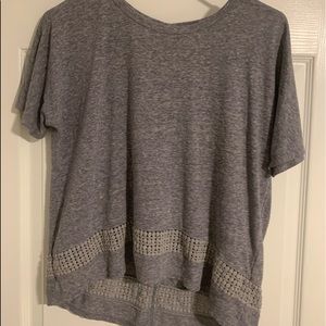 gray t-shirt